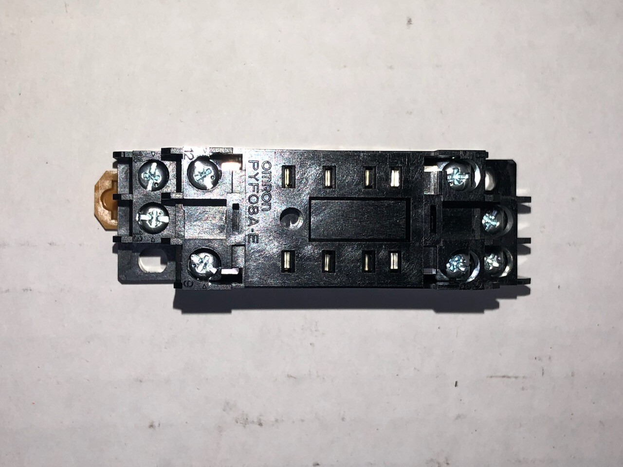 Omron PYF08A-E, 8 Pin Relay Socket, 7A, 2-Pole Din Rail/Panel Mount