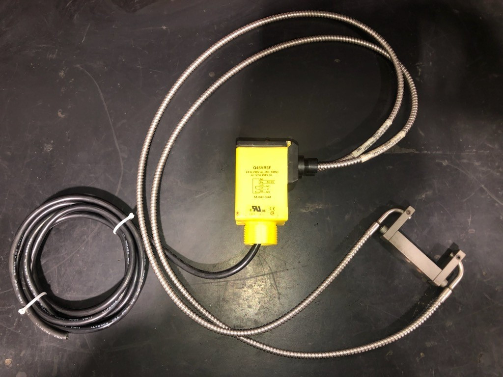 Banner Q45VR3F Photoelectric Sensor, SPDT, Input: 24-250VAC or 12-250VDC