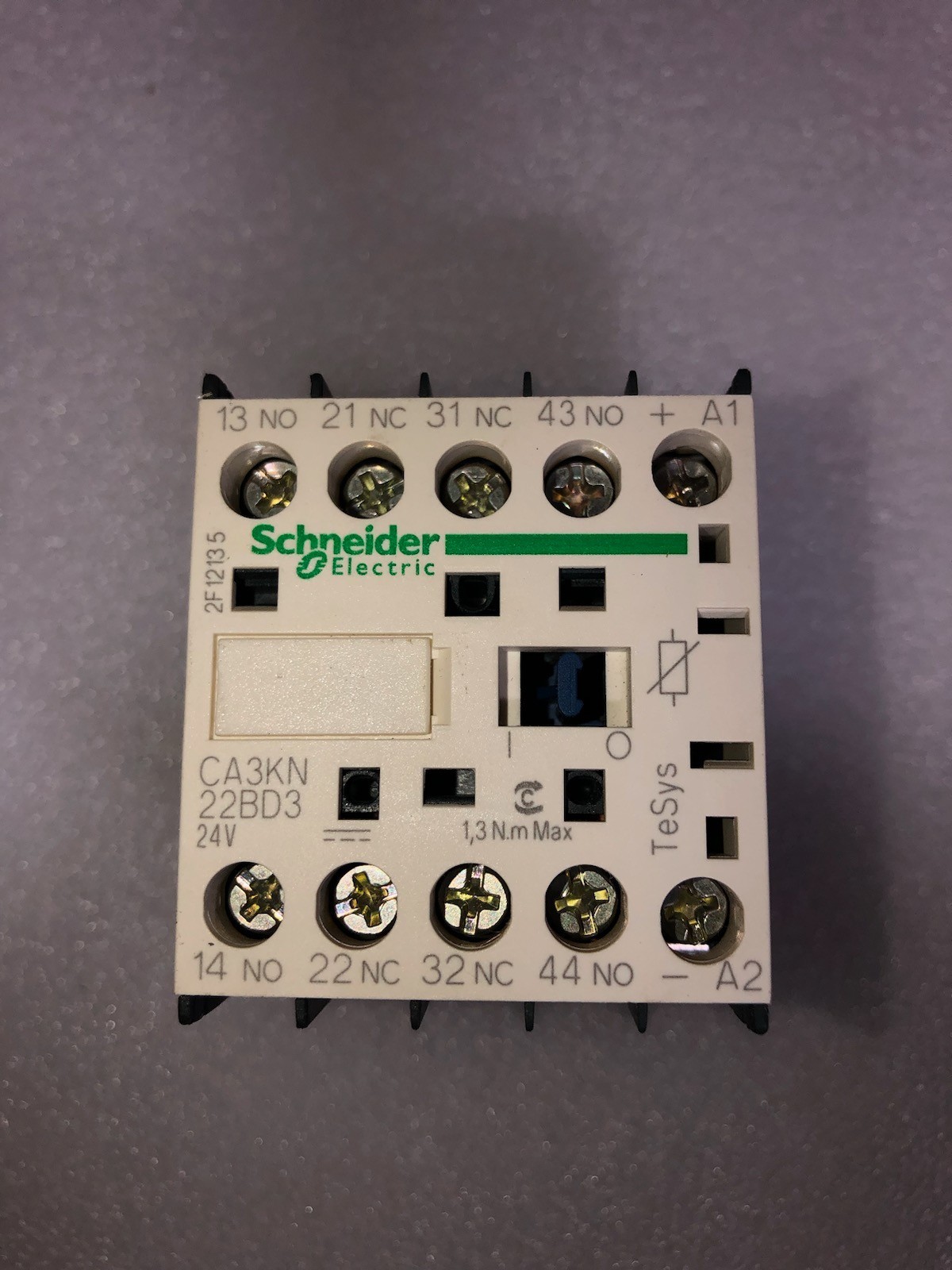 Schneider Electric CA3KN22BD3 IEC Control Relay, 2NO/2NC, 24VDC Coil, Din Rail