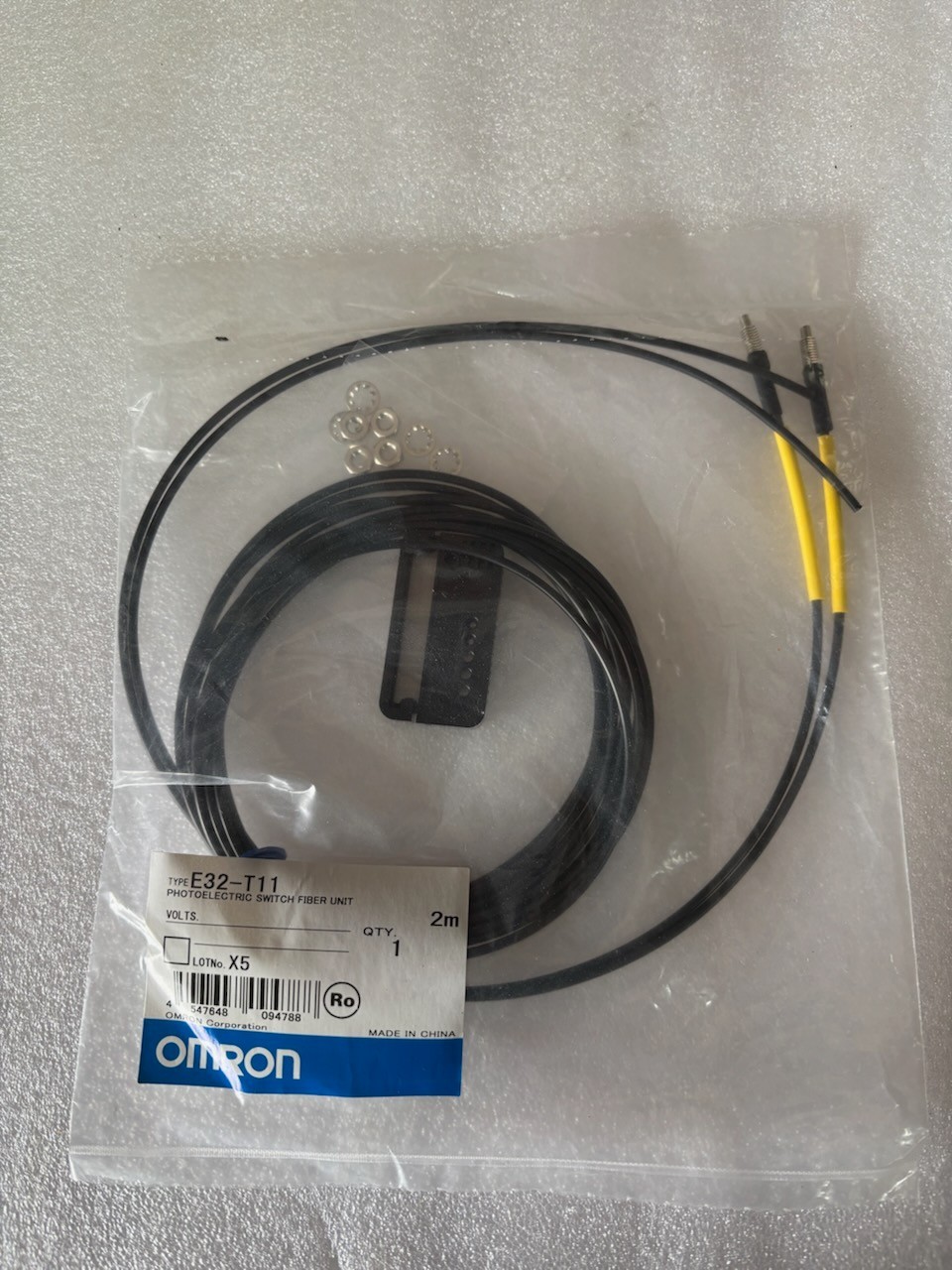 Omron E32-T11, Fiber Optic Sensor, 2m