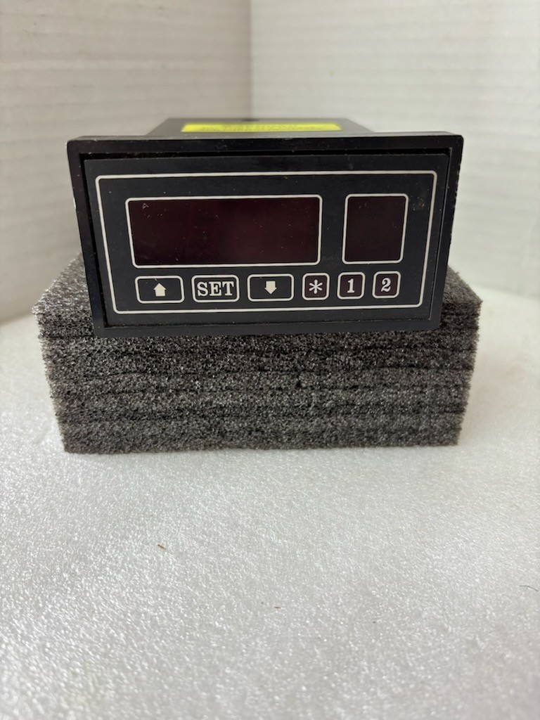 Thermalogic DINFJ 32HD-N-N-23 Temperature Controller, 50°F to 194°F, 120-240 VAC