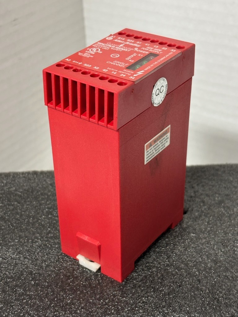 Allen Bradley 440R-C23017, Universal Safety Relay, Guardmaster Minotaur MSR6R/T
