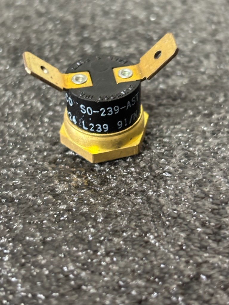 Selco S0-239-AST, 1/2" Disc Thermostat, opens @ 239, closes @ 199, 6-32 stud