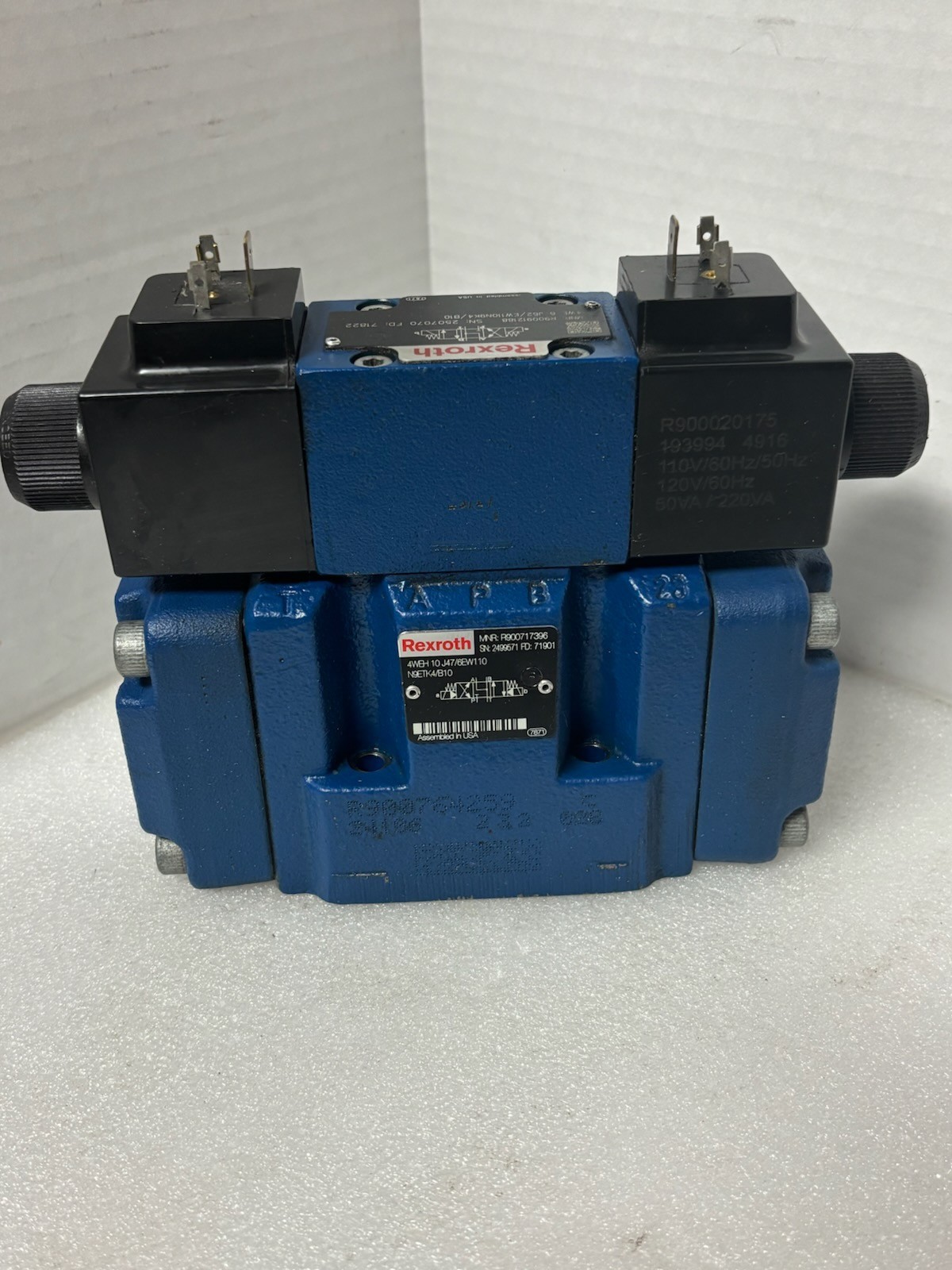 Rexroth R900717396 & R900912188, Directional Valve w/120V Solenoids