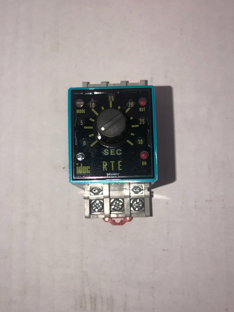 Idec RTE-B11 Electronic Timer, 120VAC, 10A DPDT, 0-30 Seconds, w/Relay Socket